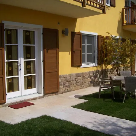 Tasel With Heated Pool Apartamento Malcesine